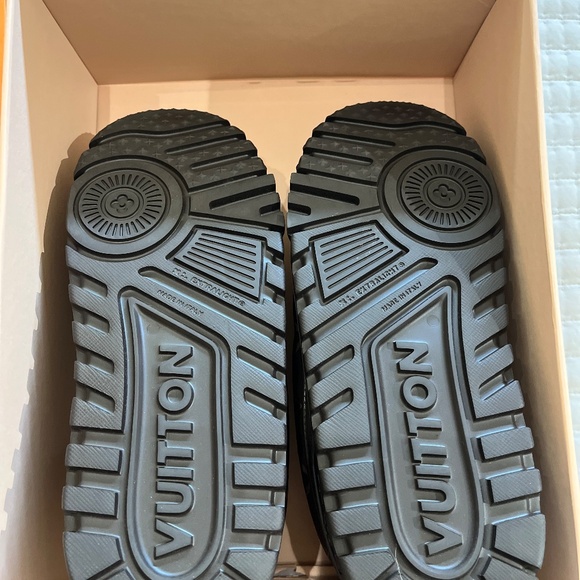 Louis Vuitton Trainer Sneaker (New & Never Worn) - Picture 5 of 6